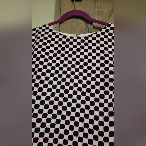 GIBIU Geometric shortsleeve shiftdress. Size small - Picture 7 of 10